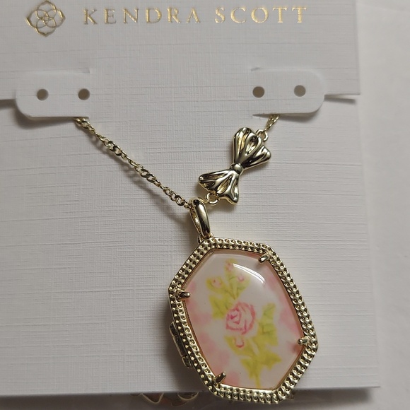 NWT Kendra Scott Love Shack Fancy Locket Gold Floral Pendant Necklace - Picture 10 of 12